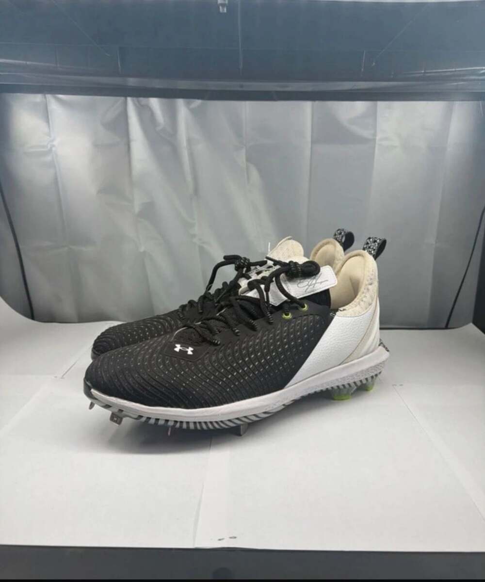 Under Armour Men's Harper 5 Low ST Baseball Cleats Black/White